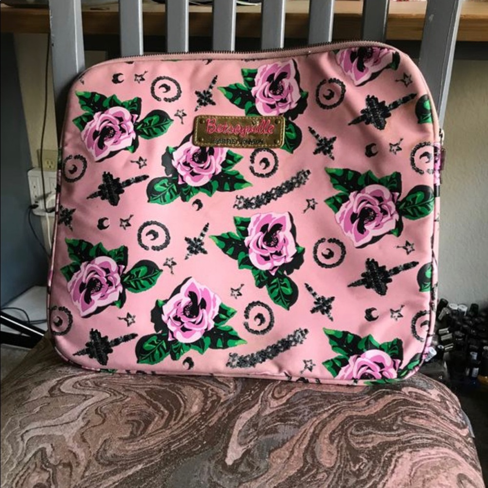 Betseyville by Betsey Johnson 14” Laptop Case